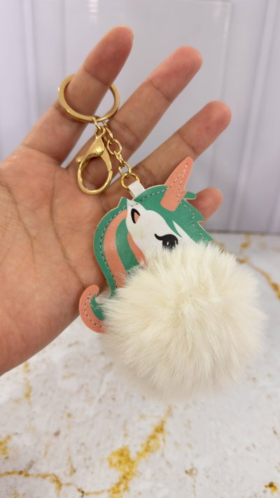 LLavero Pompon Blanco Unicornio 