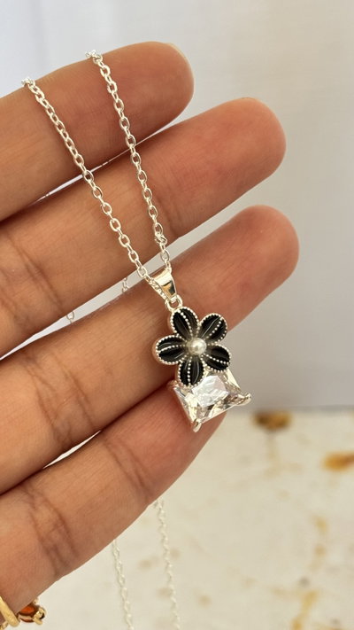 Conjunto Flor Con Perla y Cubic AB