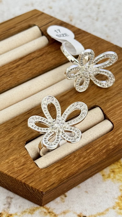 Anillo Flor Con Micropave Plateado