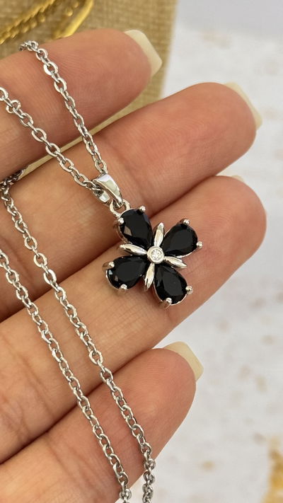 Collar Flor Negra AQ