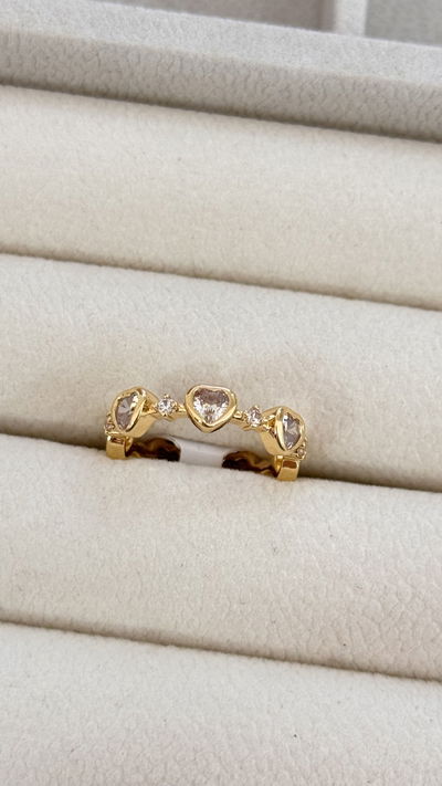 Anillo Dorado Corazones Cristal
