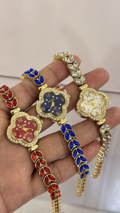Reloj Dorado Trébol Strass