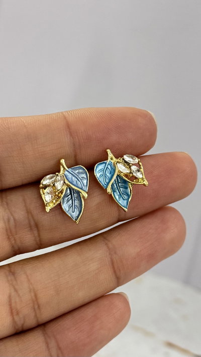 Aritos Pasante Hojita Celeste Dorado