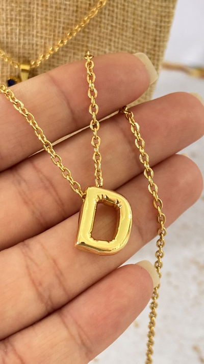 Collar Letra D Inflada AD