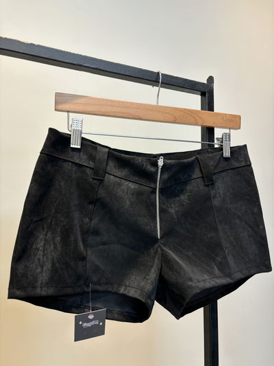 Short cuerina gamuzado