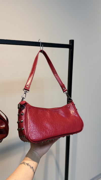 Minibag bordo con tachas 
