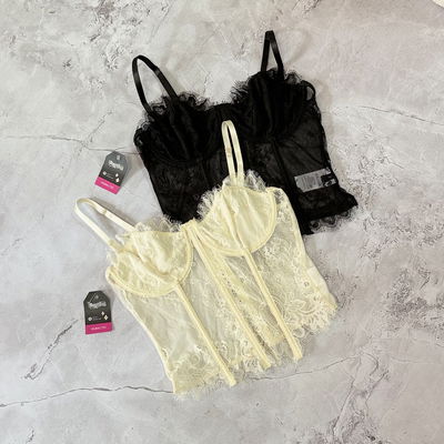 Corset de encaje y breteles 