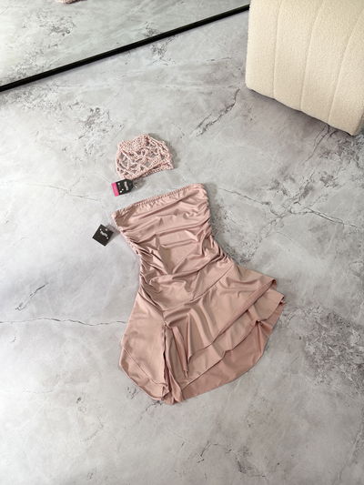 Vestido straples con volados 