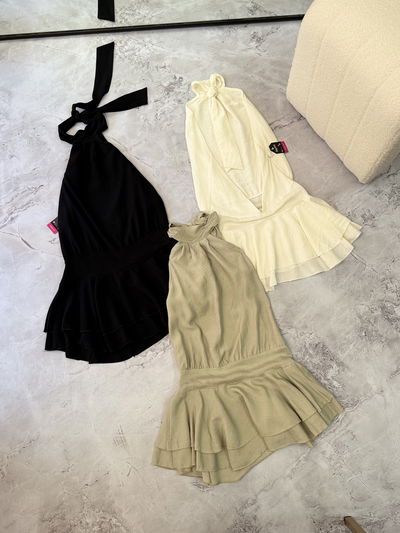 Vestido con volados y espalda abierta 