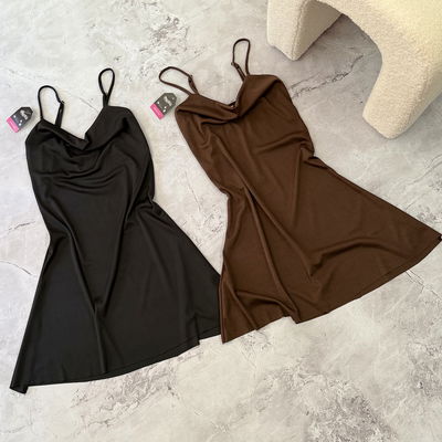 Vestido con tiras regulables 