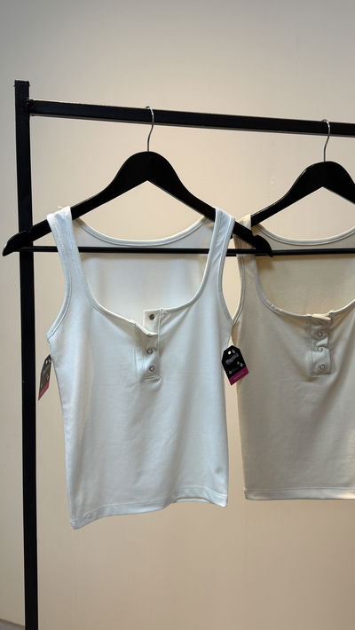 Musculosa básica con botones