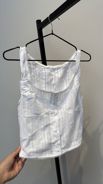 Top broderie con botones / Talle S y M