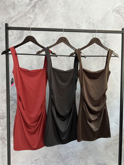 Vestido escote cuadrado 