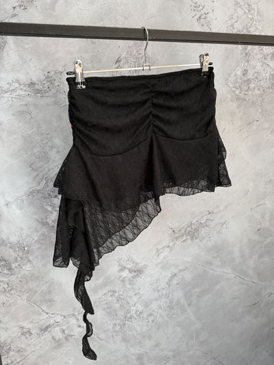 Mini de encaje con volados