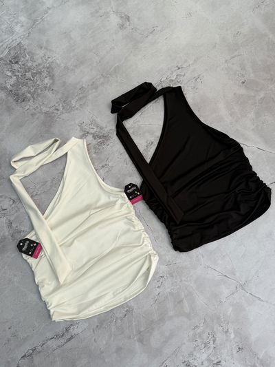 Top con frunce y corbata 