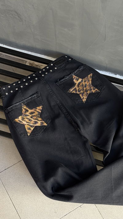 Jeans con tachas y bolsillos animal print / talle 36 al 42
