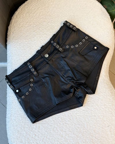 Short con tachas tiro bajo / talle S, M, L