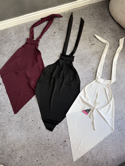 Top triángulo, se ata en el cuello y espalda 