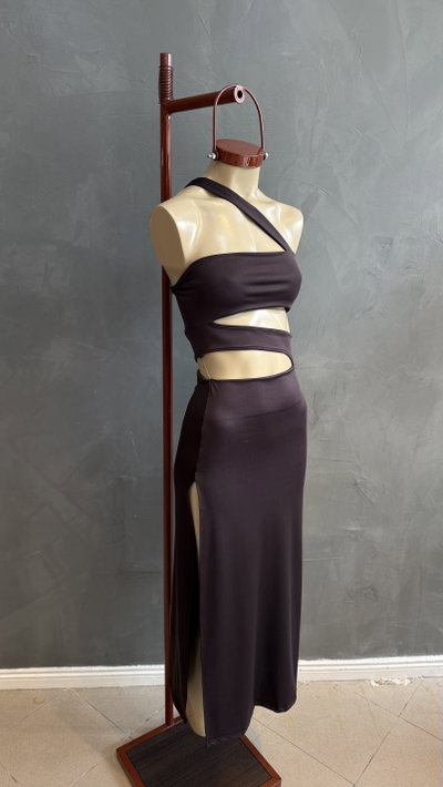 Vestido con recortes / marrón y negro 