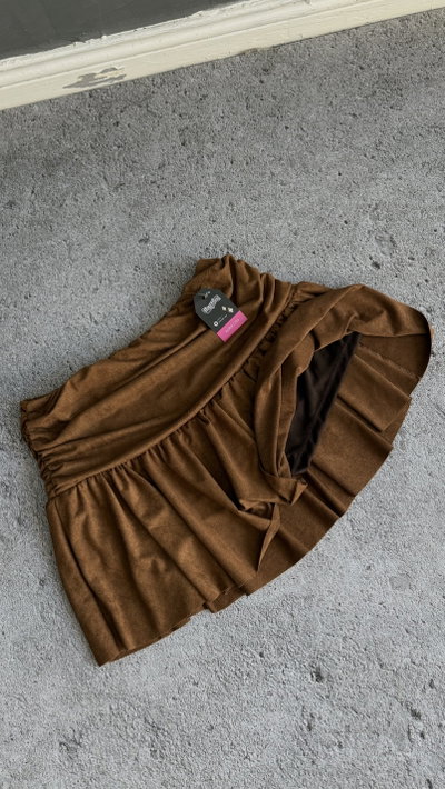 Mini de gamuza con short / talle S, M y L
