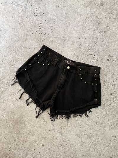 Short de jeans negro con tachas 