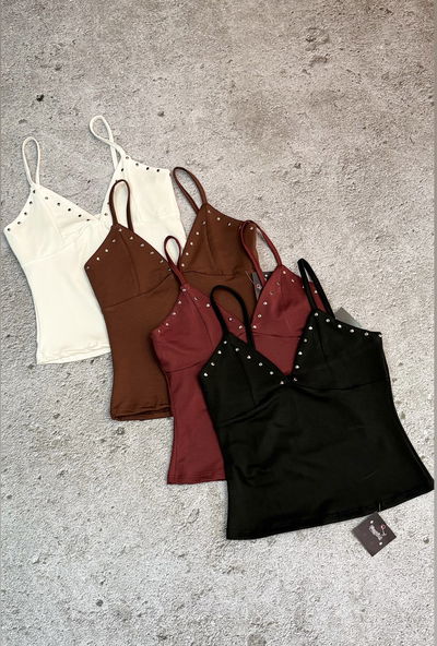 Top bretel con tachas 