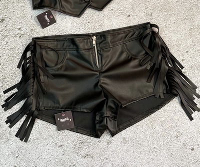 Short tiro bajo con flecos 