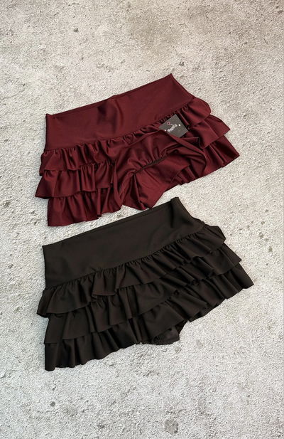Mini con volados y short abajo 