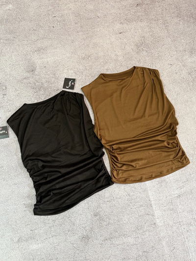 Musculosa básica con frunce 