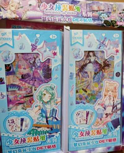 Stickers para vestir de anime con escenarios