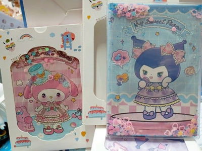 Libretas Sanrio con agua y glitter (medianas)