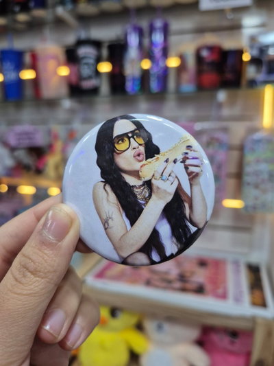 Lali / Pins