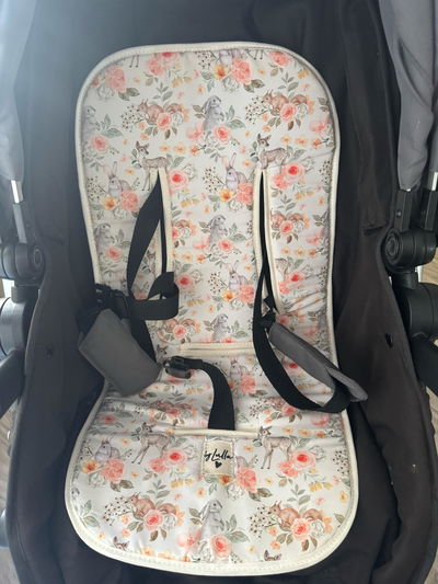 Colchoncito Para Coche "Conejos y Bambis"