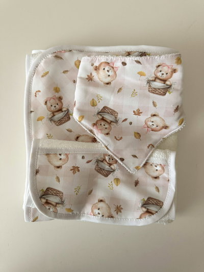 Set Toallón con Capucha "Osita de Otoño"