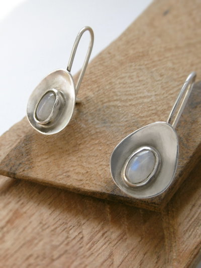 Aros de plata "Ovo" con  Piedra Luna 