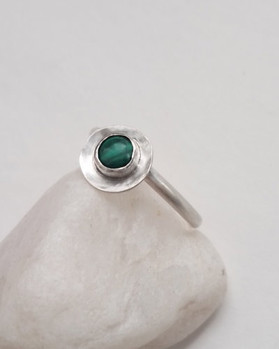 Anillo de Plata con Malaquita Miniflor