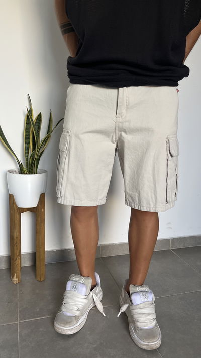 Bermuda Mom cargo tiza