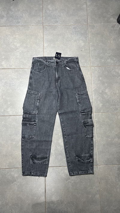 Pantalon baggy multicargo gris  