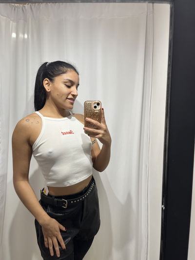 Musculosa blanca letras rojas