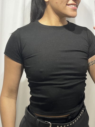 Remera negra manga 3/4