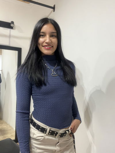 Remera azul texturada