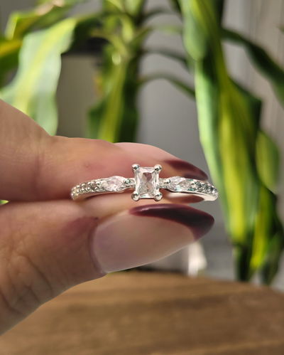 Anillo Avril AB