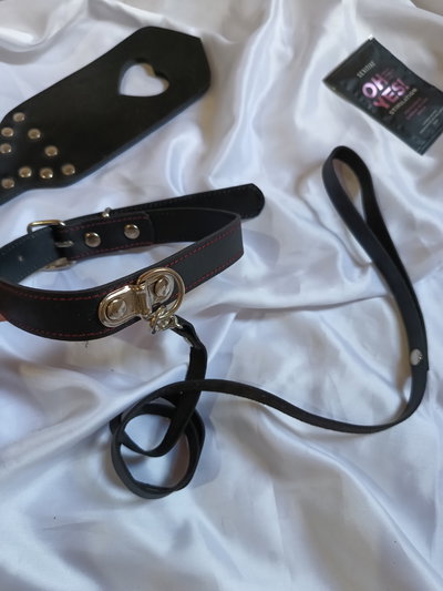 Collar con correa