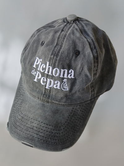 Gorra negra bordada