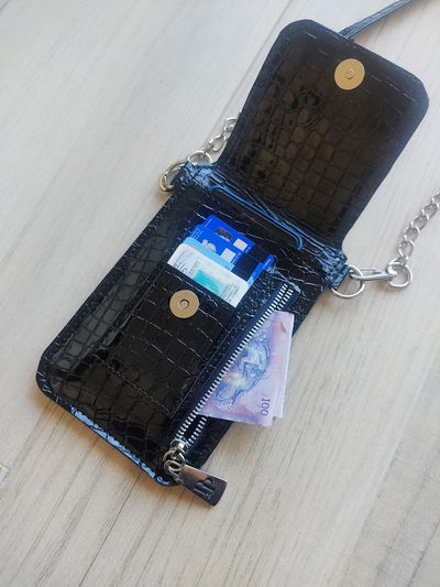 Porta celular Avellano negro croco