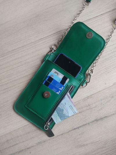 Porta celular Avellano verde inglés