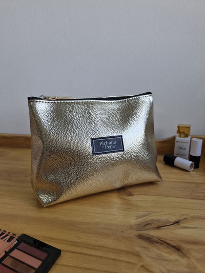 Porta cosméticos dorado metalizado
