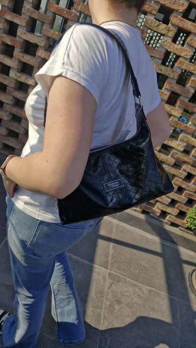 Cartera Sabika negro trama