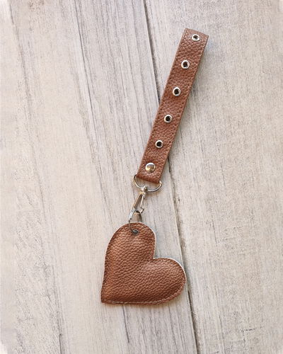 Llavero corazón marrón 