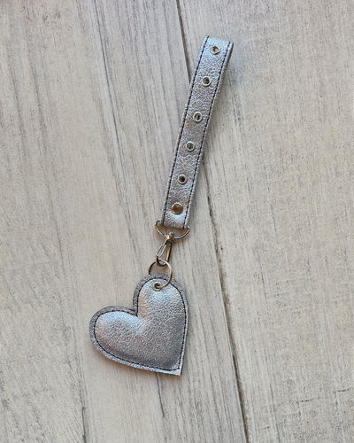Llavero corazón plateado brillos